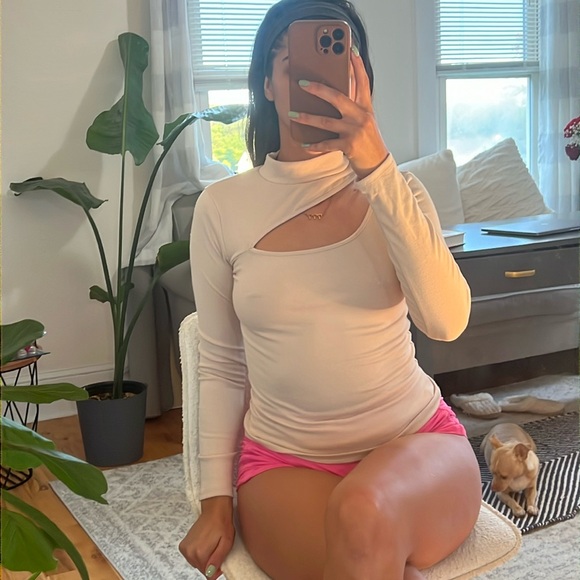 CREAM TOP - Picture 1 of 1